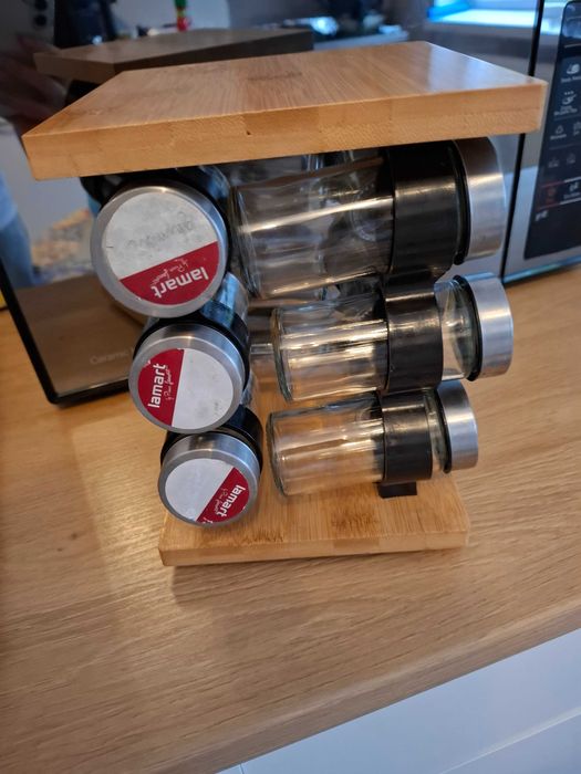 Suport rotativ pentru condimente