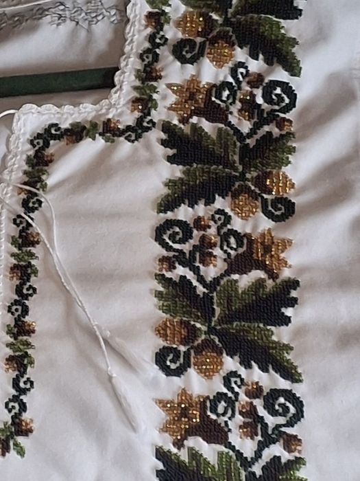 Vând cămașa național