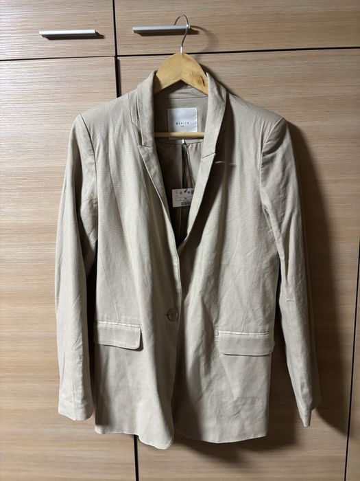 Чосто ново съко от Mohito. Размер 34.