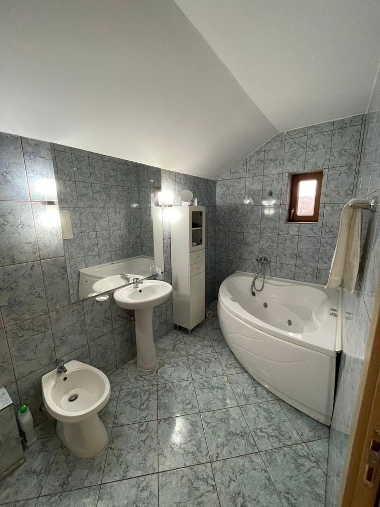 Casa str. General Gheorghe Anghelescu, sens giratoriu Bariera Valcii