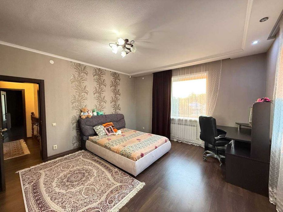 Продается  коттедж в центре города. Можно под коммерцию