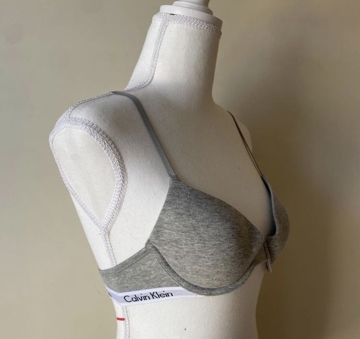 ЧИСТО НОВ Calvin Klein Сутиен