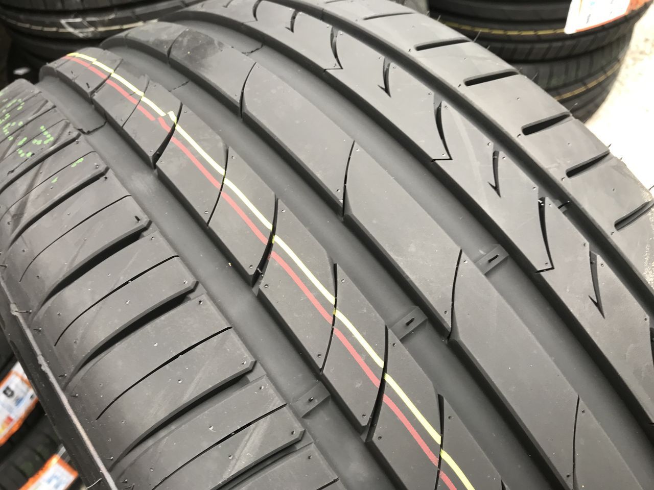 Летни гуми TRACMAXTX3 235/45/17 97W ZR XL нов ДОТ! 2354517