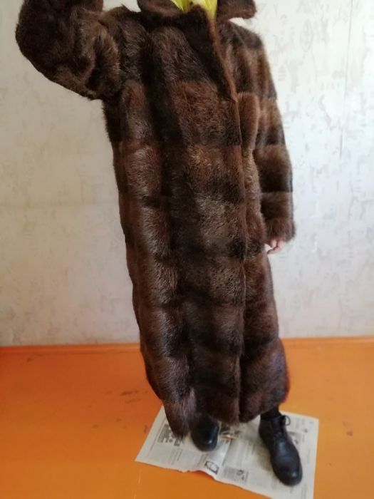 Шуба натур.мех нутрии 48размер, дубленки искуст.44 и 46 размеров