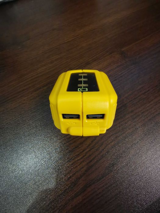 Адаптор за батерии DCB090