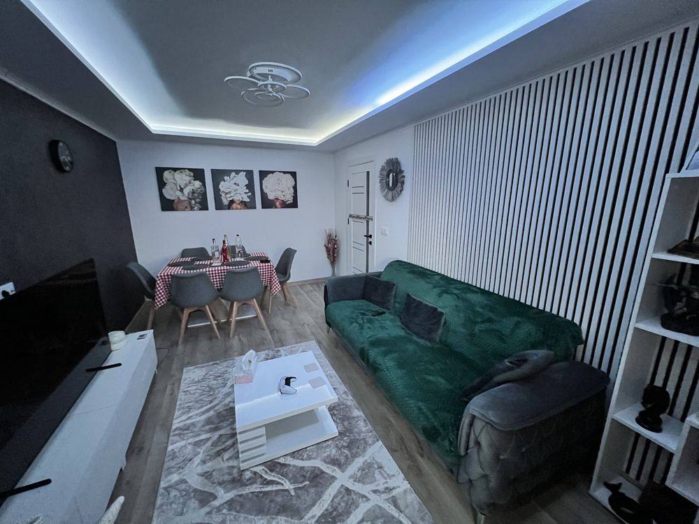 Vand apartament  cu 3 camere zona piata mare