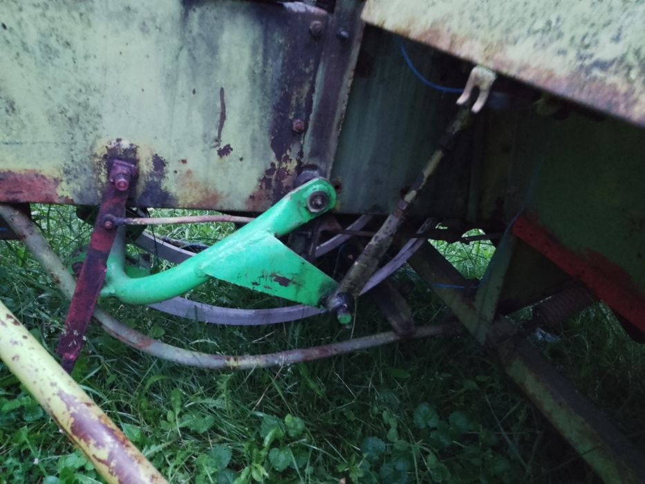 Vând 2 balotiere HEESTON / CLAAS.