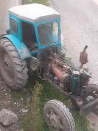 Traktor 40 yaxshi holatda