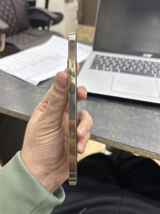 13 max sotoladi 256 tali gold LlA regin Face id ishlamid