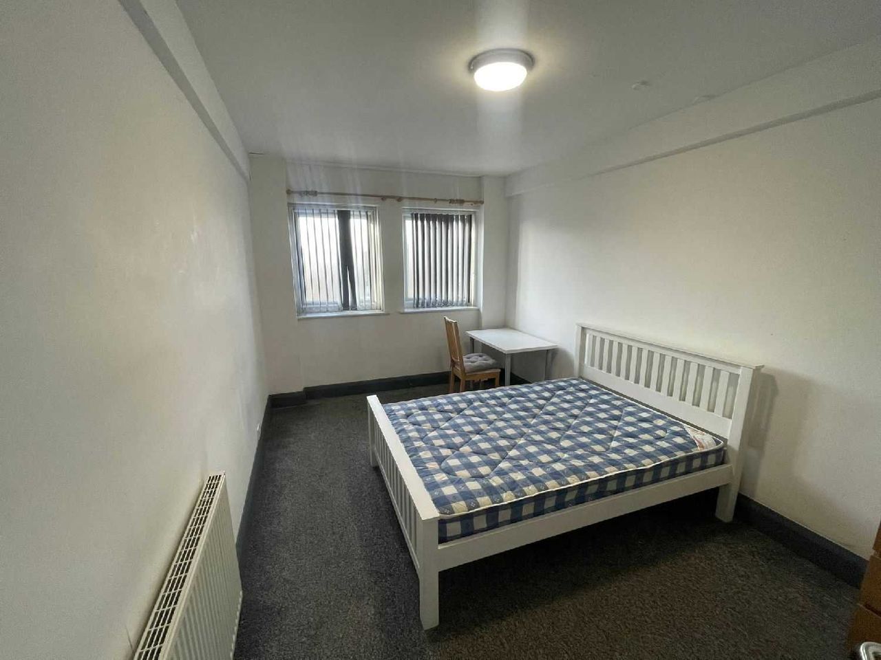 Дава се под наем Тристаен апартамент в София, Център - 85 кв.м за 453.9 € - Снимка #2