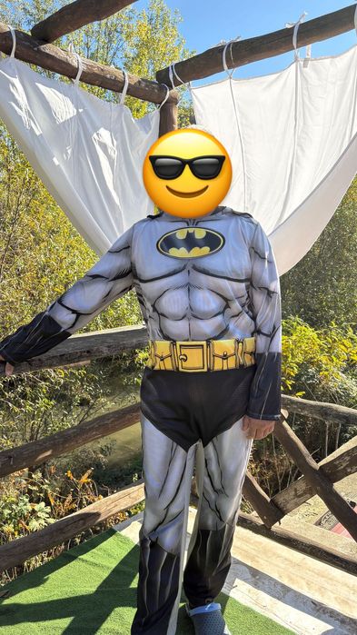 Продавам костюм на Батман ,Супермен и Squid game