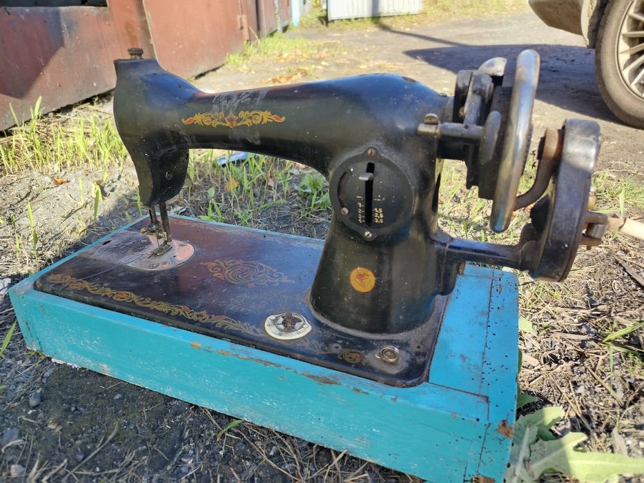 Продам швейную  машинку