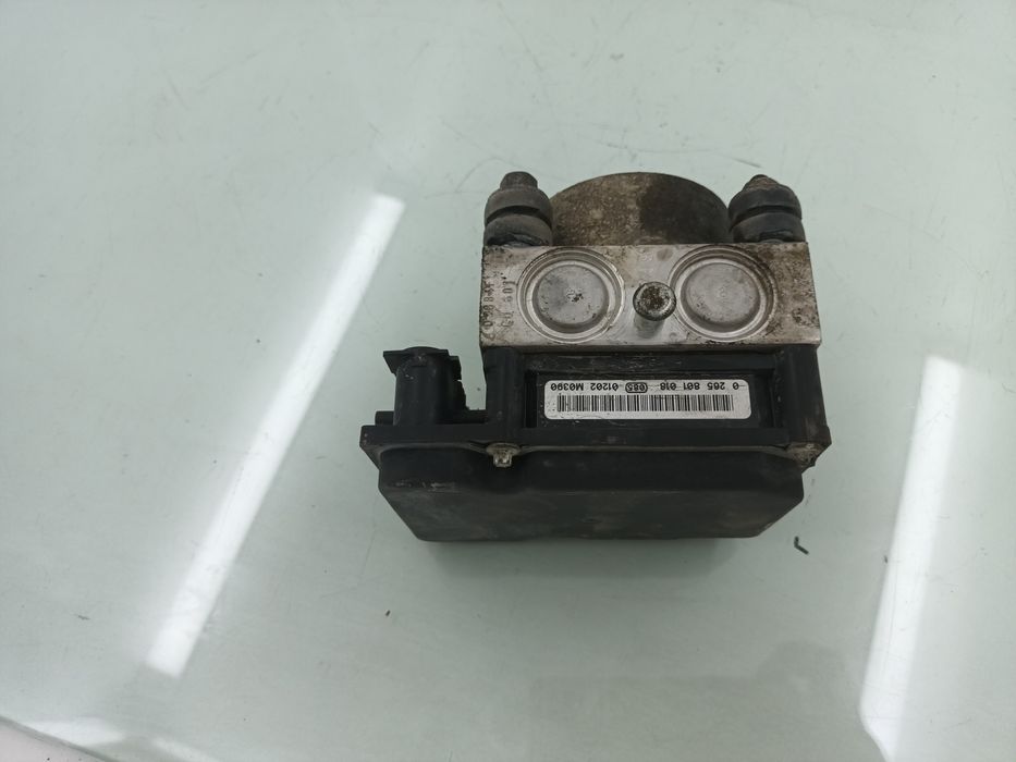Dezmembrez Pompa ABS de pe Dacia LOGAN 2009-2014