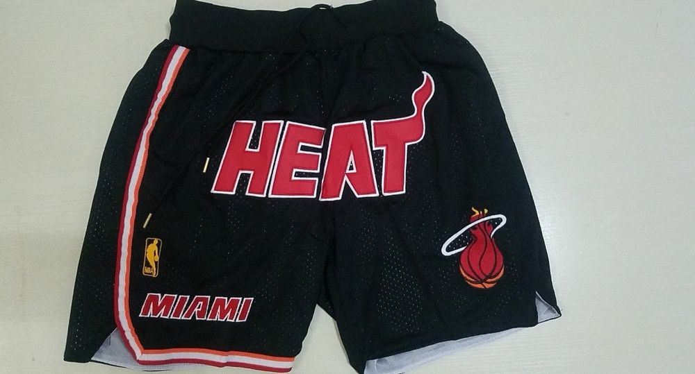 Pantaloni scurți retro NBA