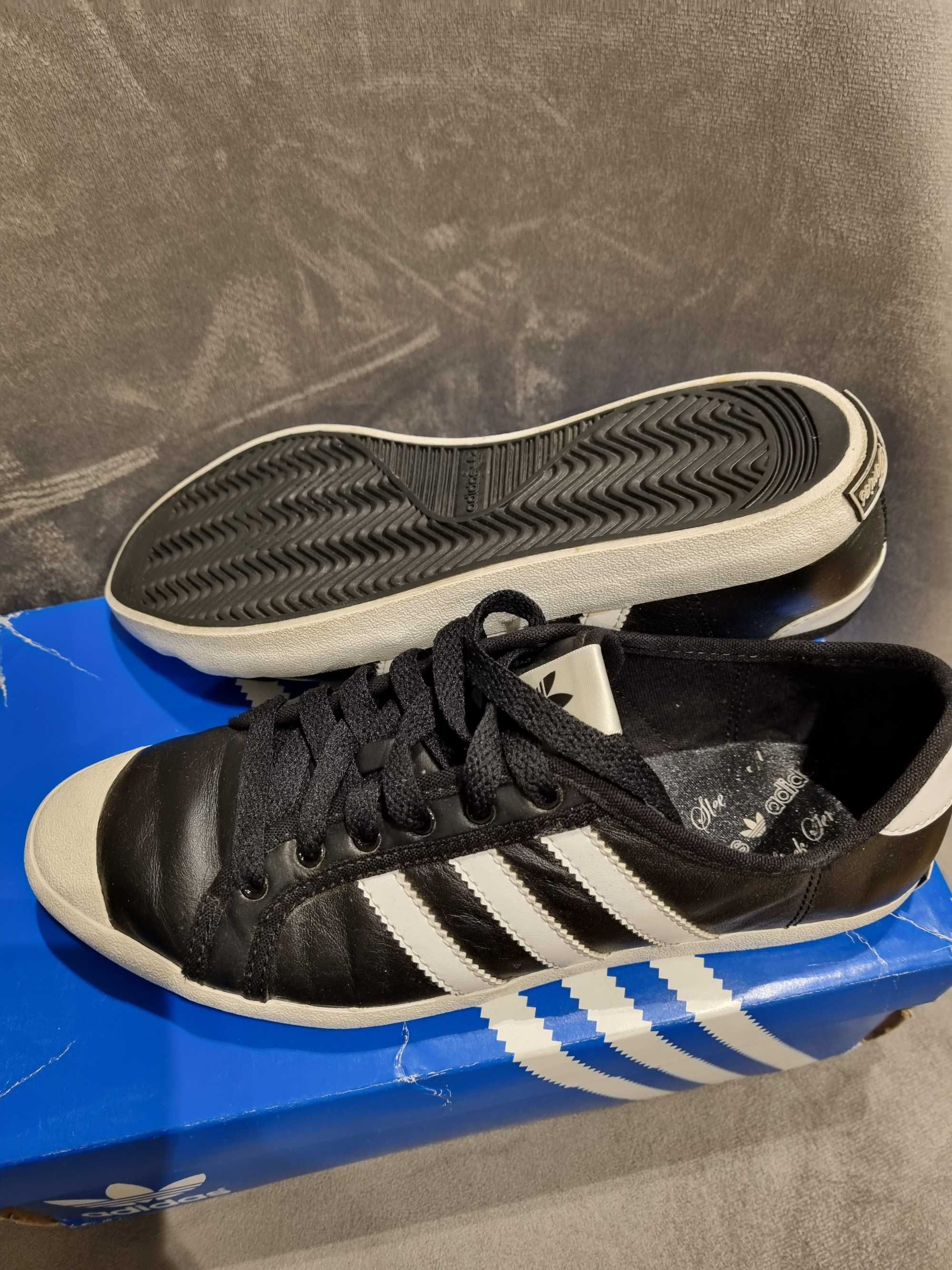 Adidas  оригинални 37 1/3