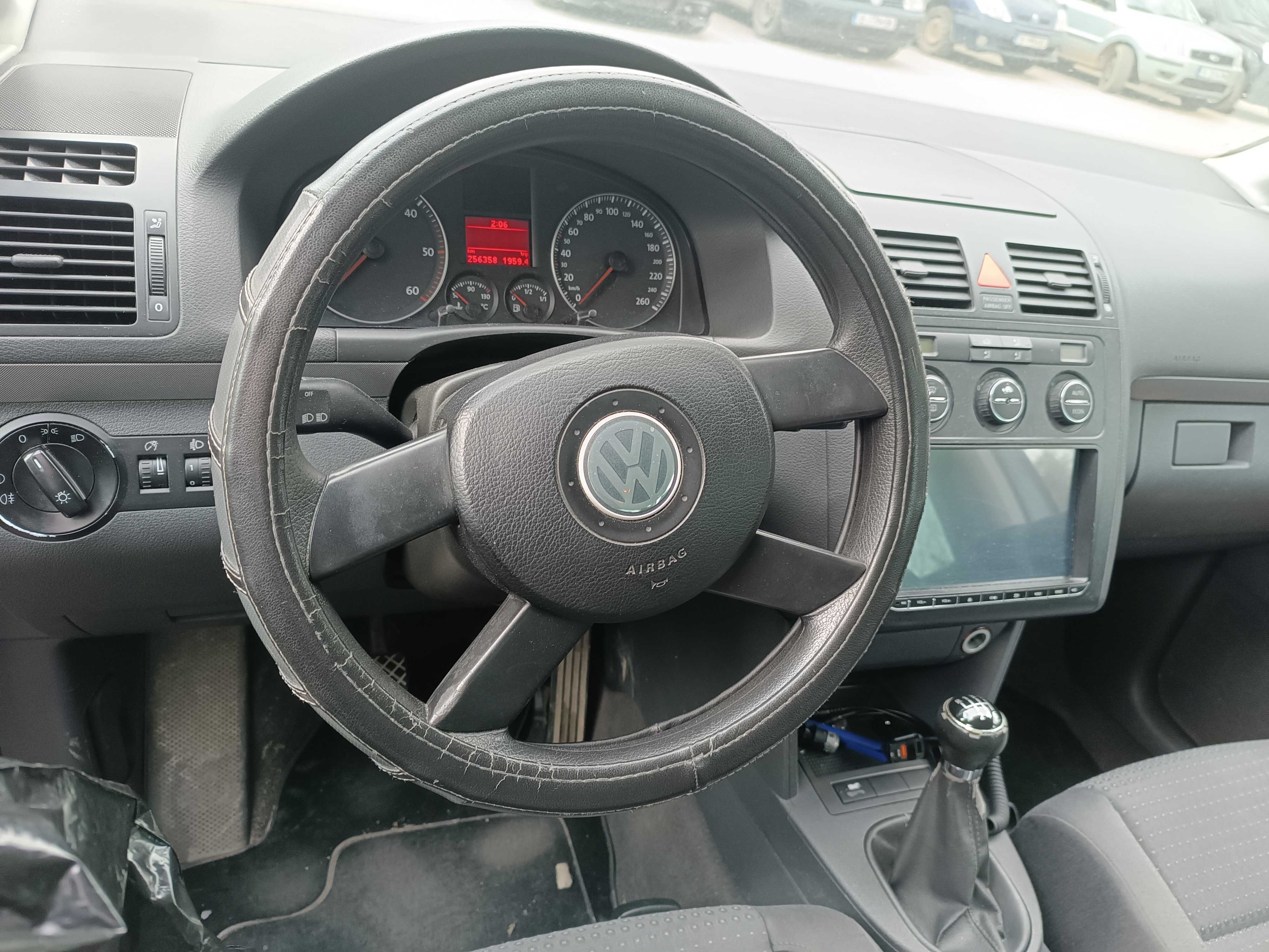 Volkswagen touran 2004г.перфектен