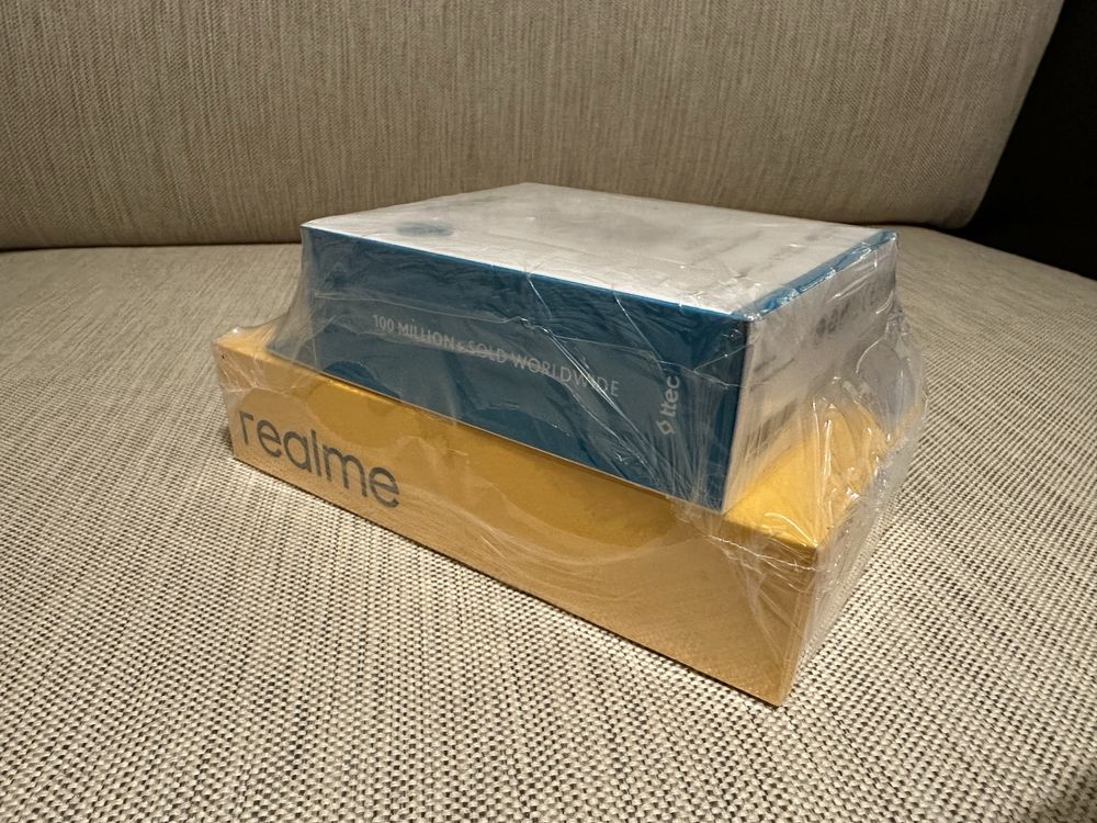 Нов Realme Note 50 4/128 + слушалки