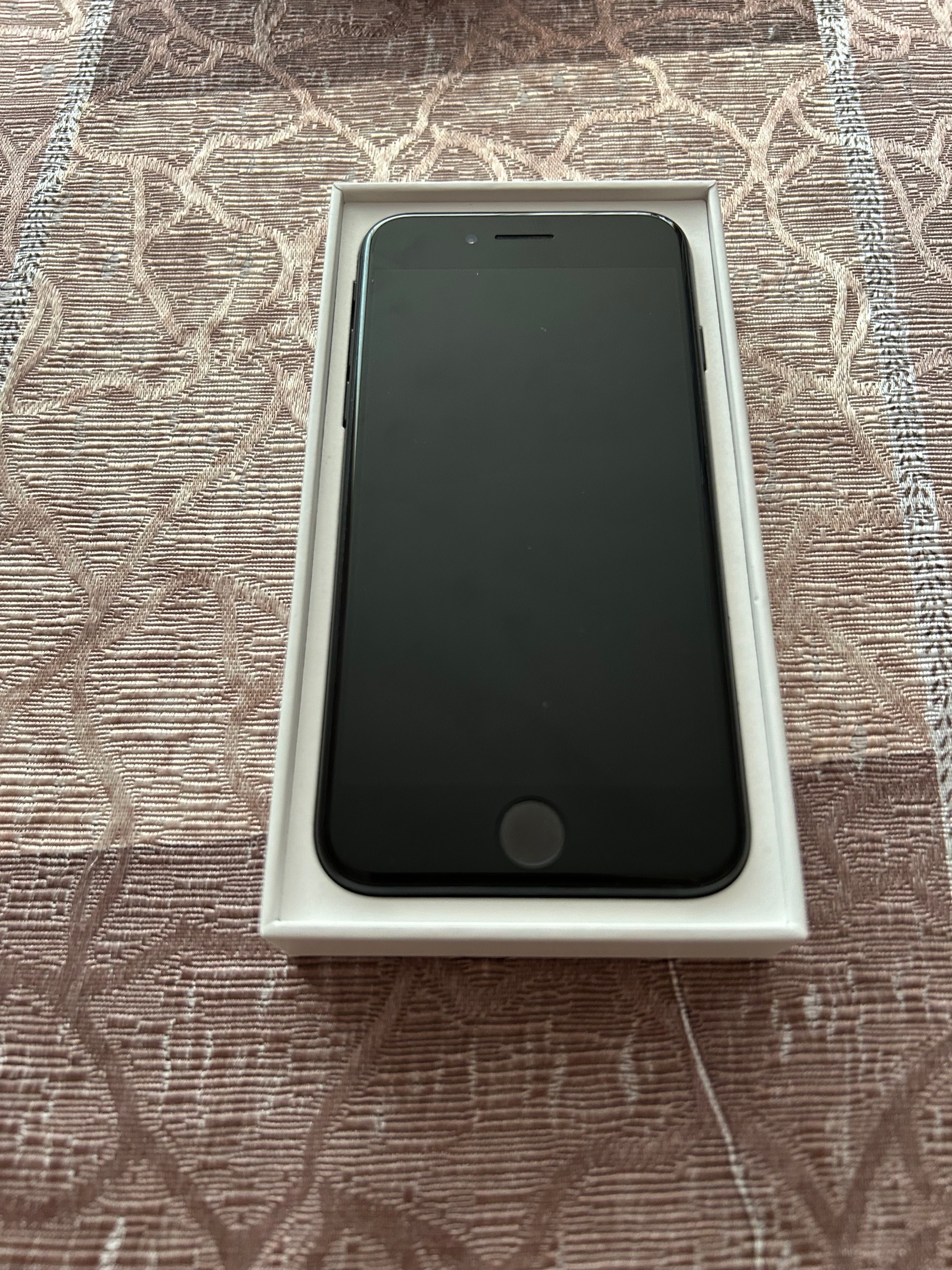 Iphone SE 2020 / 128 GB / BLACK