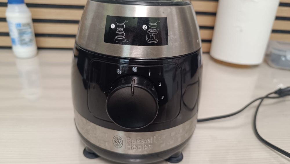 Vând blender Russell Hobbs