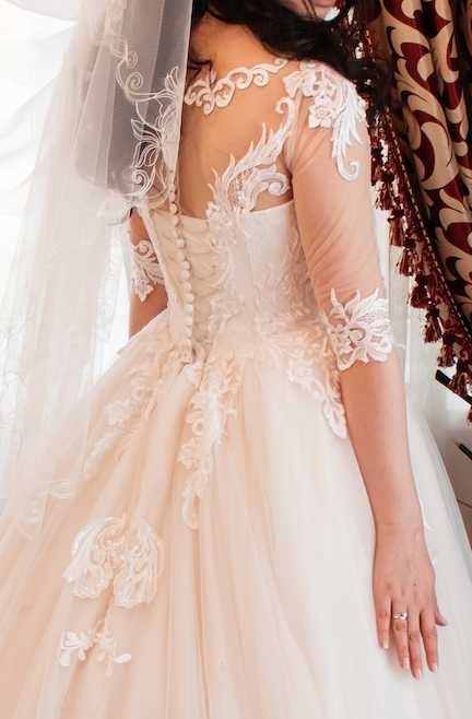 Rochie de mireasa tip printesa cu trena
