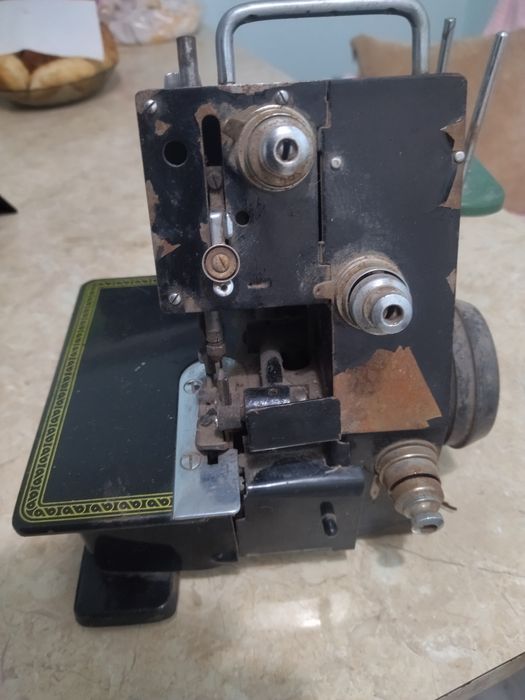 Продам оверлог. Рабочий.