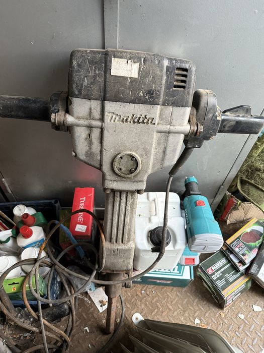 Ciocan demolator/picamar Makita