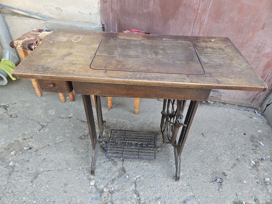 Vând mașină de cusut.  Singer