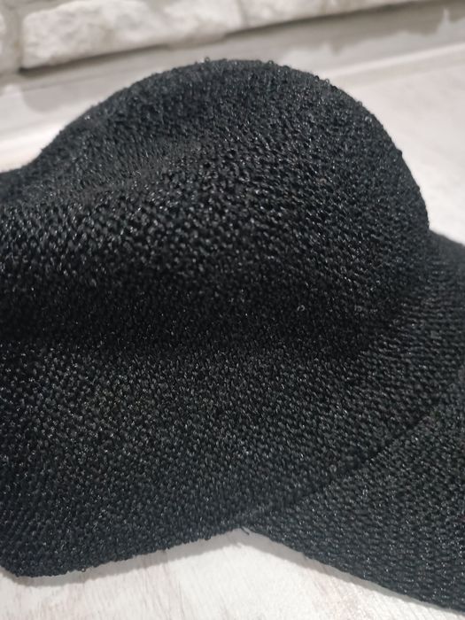 Шапка с пайети,черна