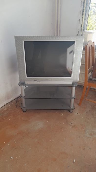 Продается телевизор и подставка