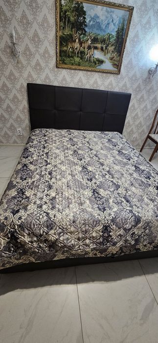 Продам двуспальную кровать