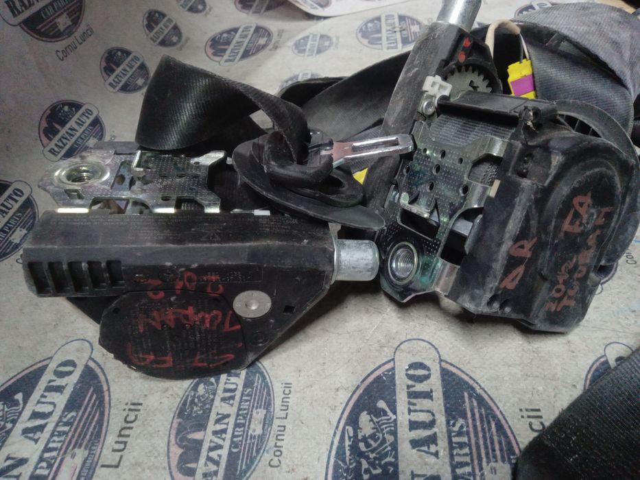 set centuri fata cu capsa  volkswagen touran 2012