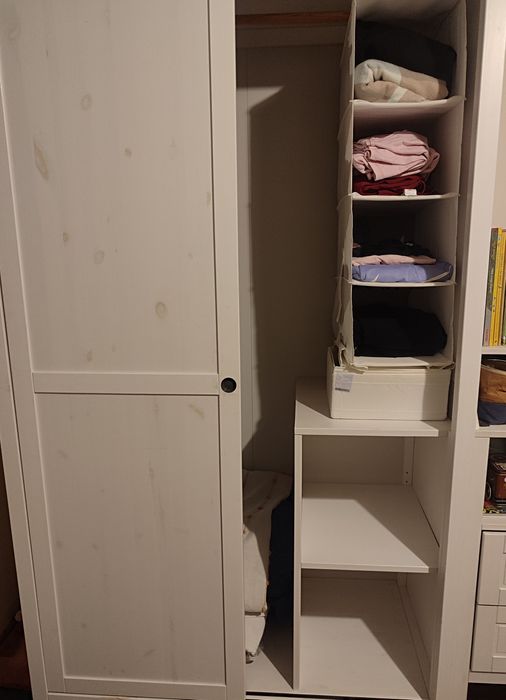 Дървен гардероб Икеа