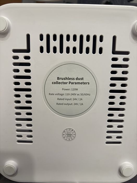 Vând aspirator pentru manichiură + 2 filtre suplimentare!