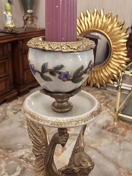 Pereche de sfesnice din portelan si bronz.