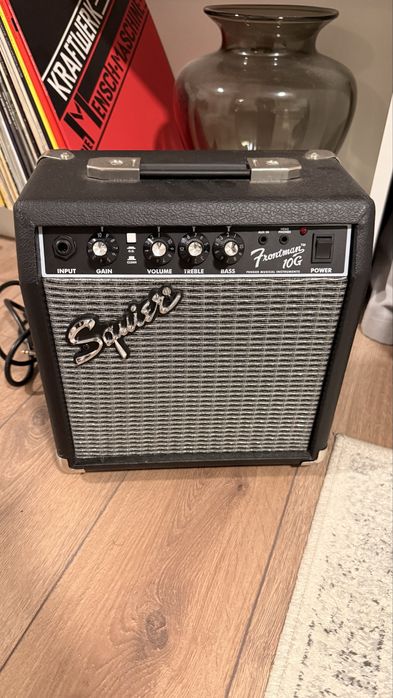 Chitară Fender Squier Strat + Amp Frontman + Husă și stand