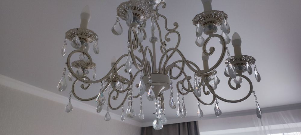 Продам люстру 6ти рожковую