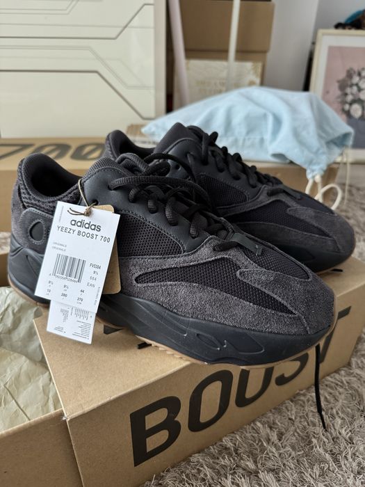 Yeezy 700 Utility Black