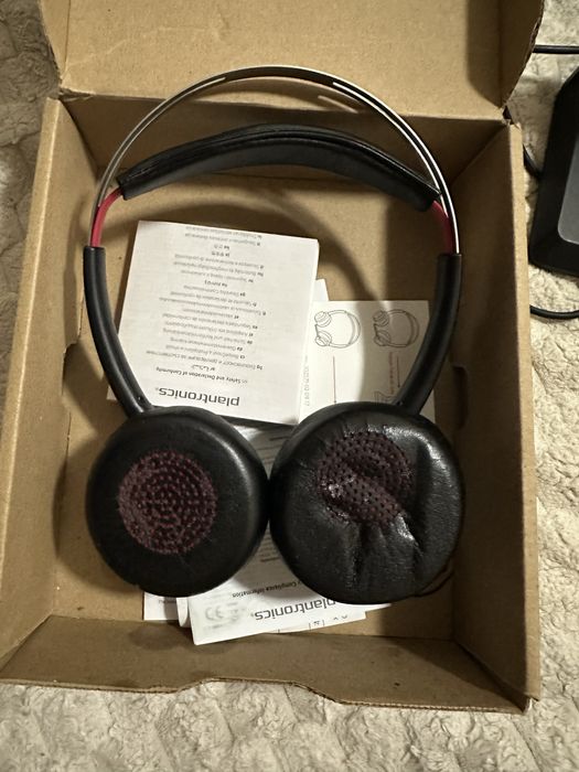 Два чифта слушалки Plantronics Voyager UC/BT600 цена в описанието