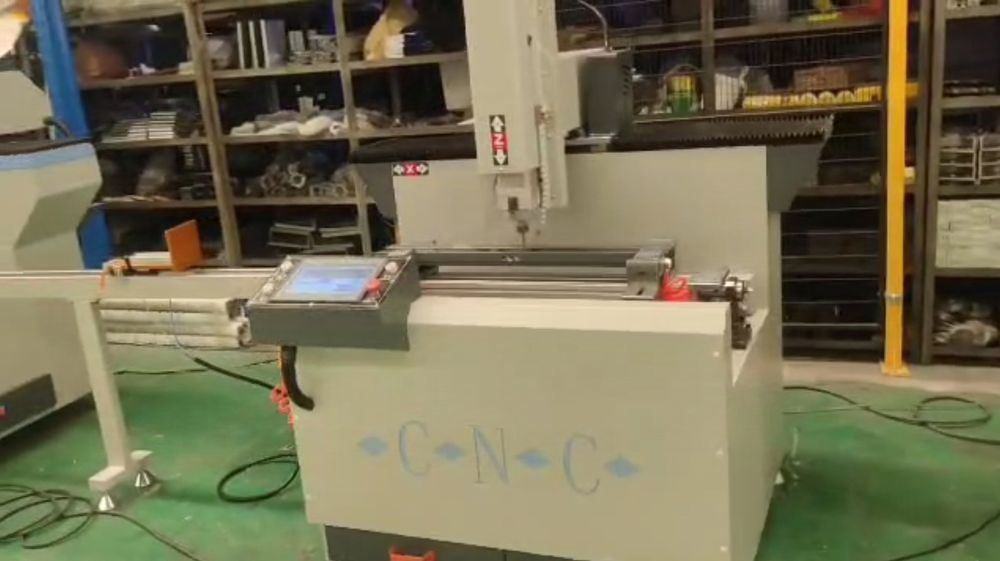 CNC фреза за всички видове цветни метали-алуминий, PVC, дърво, дограма