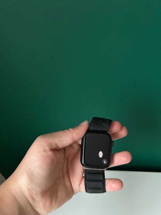 Apple Watch SE 2 44m с 4 допълнителни каишки и 3 нови протектора