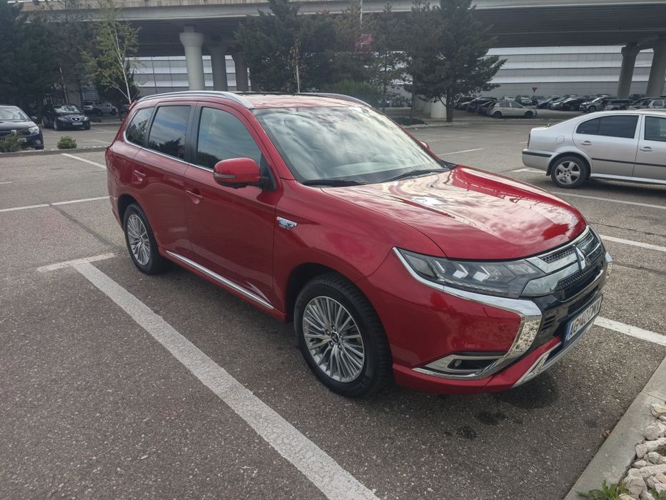 Mitsubishi MY20 Outlander  Plug-In Hybrid Instyle S05