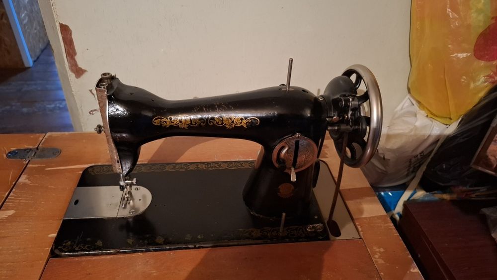 Продвм швейную машину