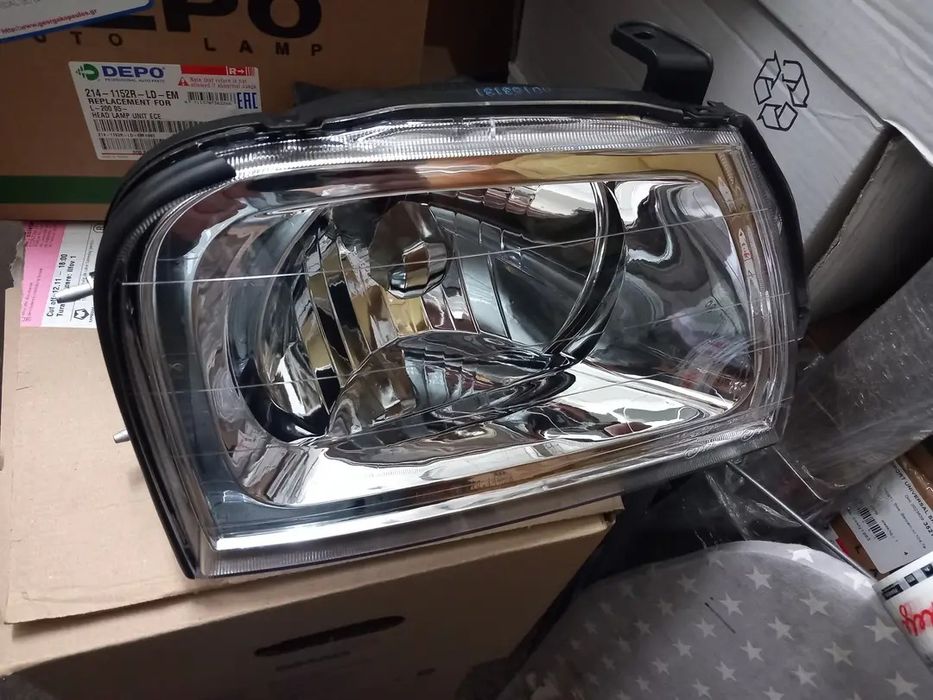 Far stanga mitsubishi  l200 l 200 piesa caroserie