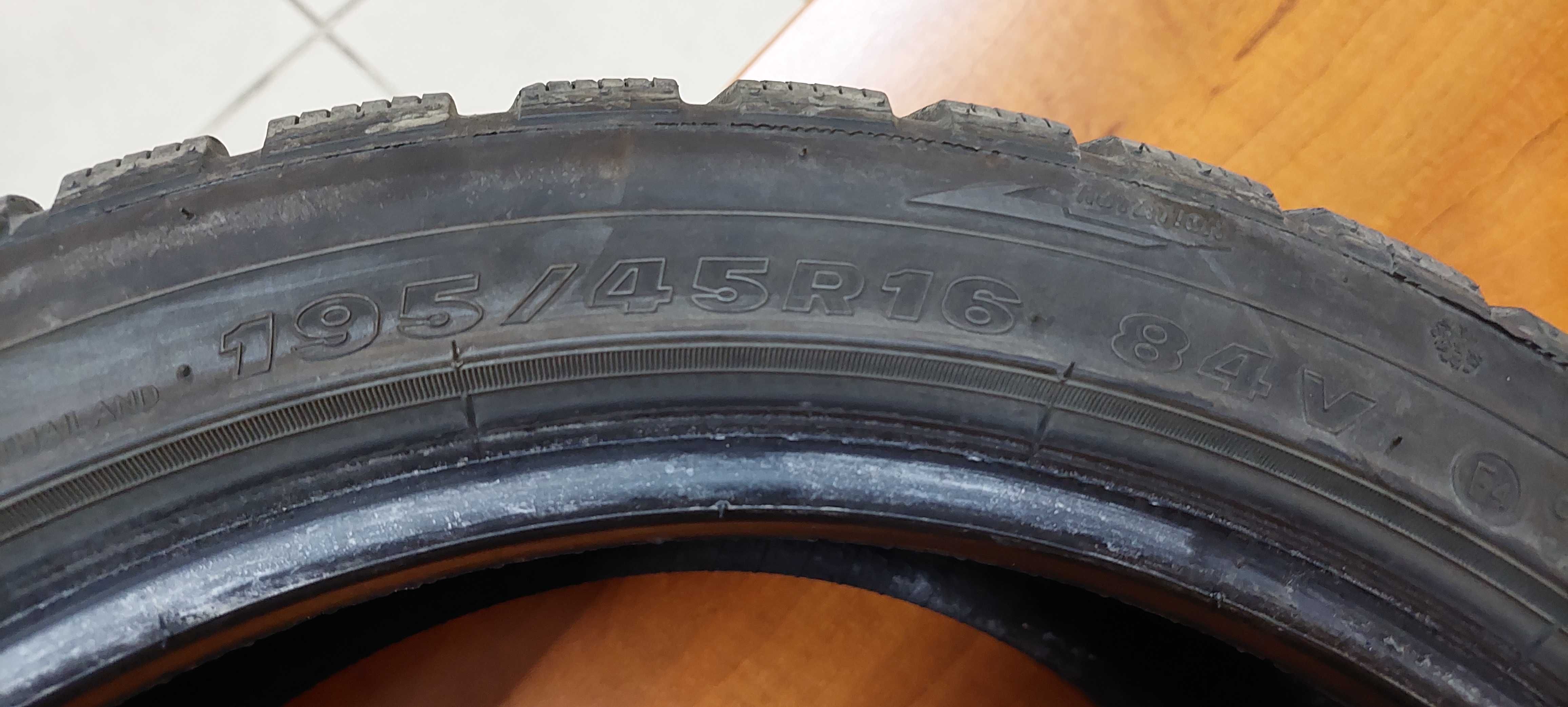 Продавам комплект 5 бр. зимни гуми MAXXIS 195/45/16, 84V