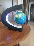 Лампа GLOBE floating in midair
