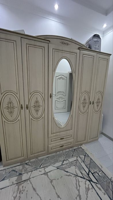 Спальный гарнитур буу есть один минус в шкафчике не дорого 130 000 тг.