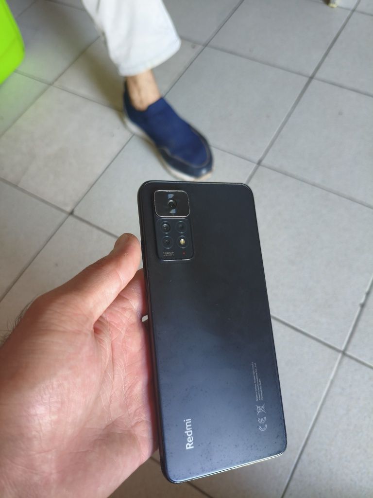 Redmi note 11 pro
8/128 gb
Karobka dakument bor 
Orqasda qirlgan joyla