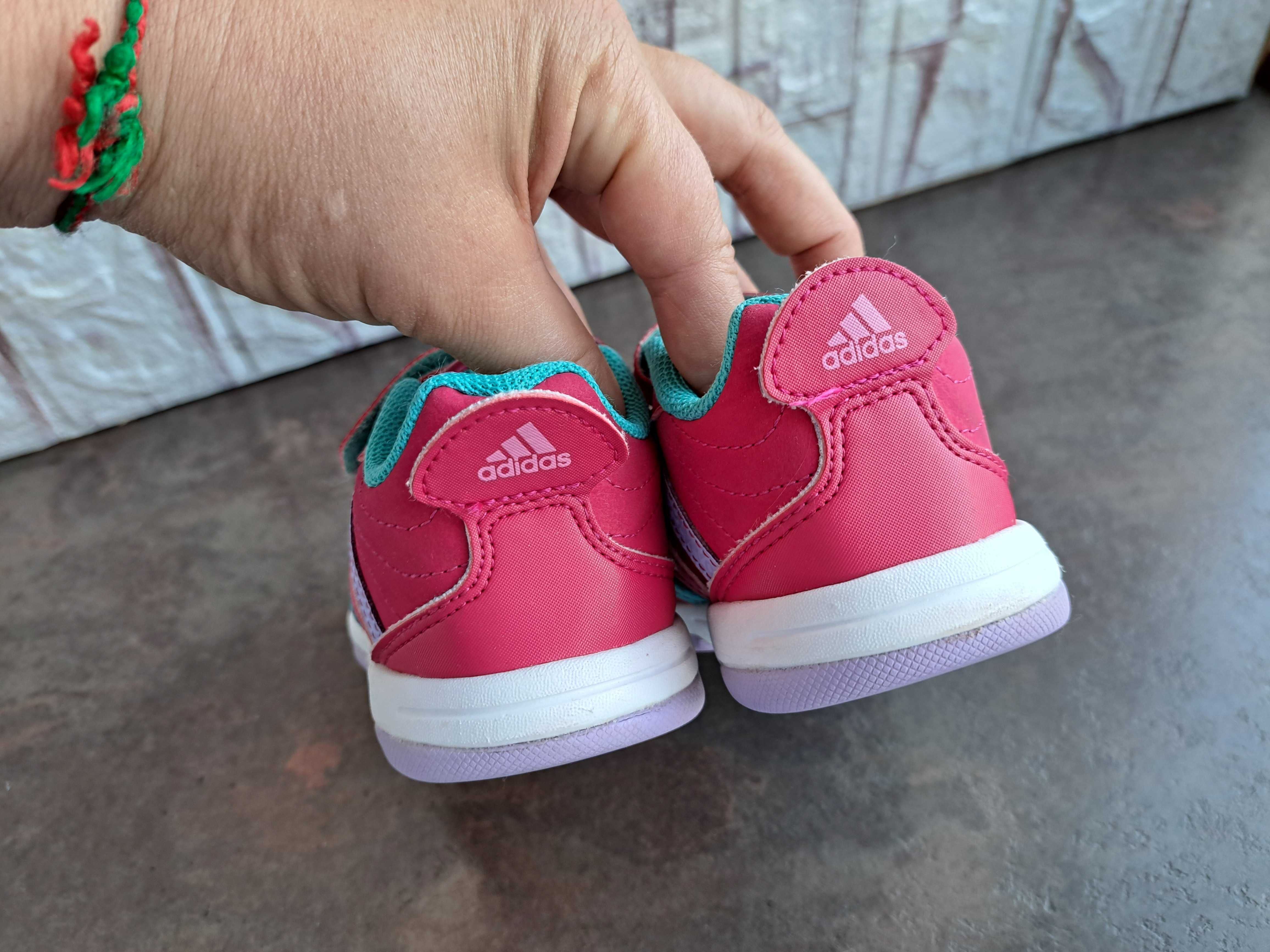 детски маратонки Adidas,кецове,спортни обувки,адидас,ном.25,5