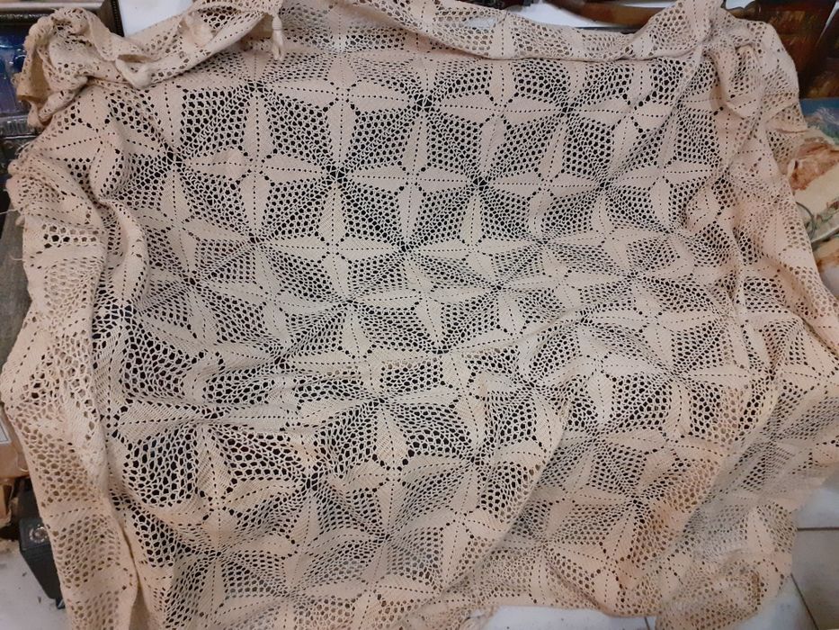 Стара ръчно плетена покривка за спалня 210/180с,покривало,шалте,ковьор