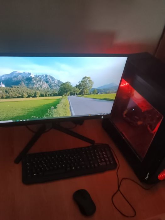 vând PC gaming monitor ca nou mai are 4 ani și jumatate de garantie